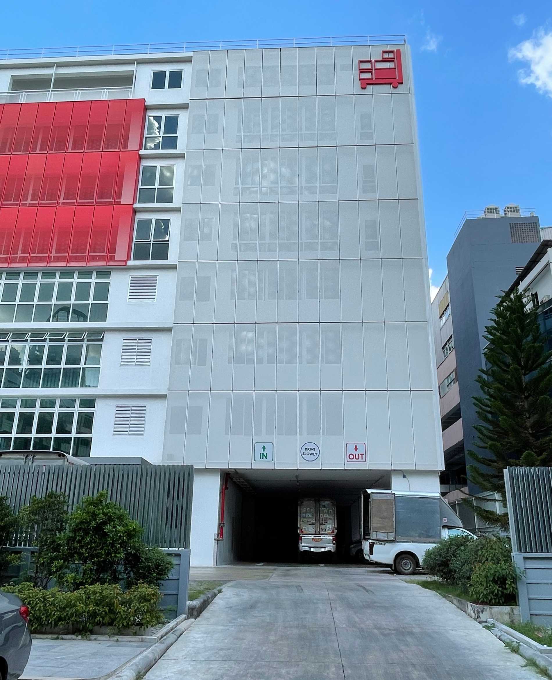 City Storage at Pratunam EP.2 Tuktuk Storage 📦